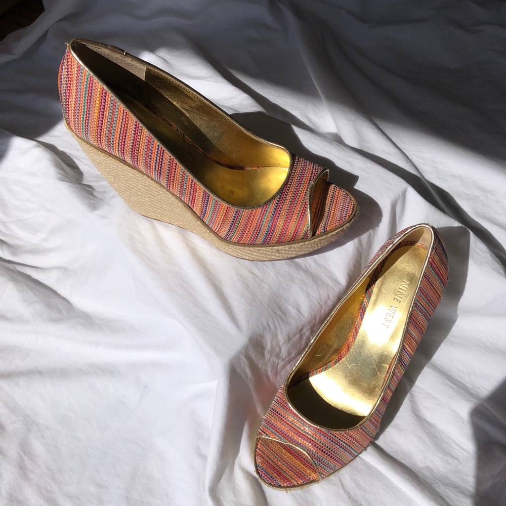 Nine West rainbow fabric peep toe wedges sz 6